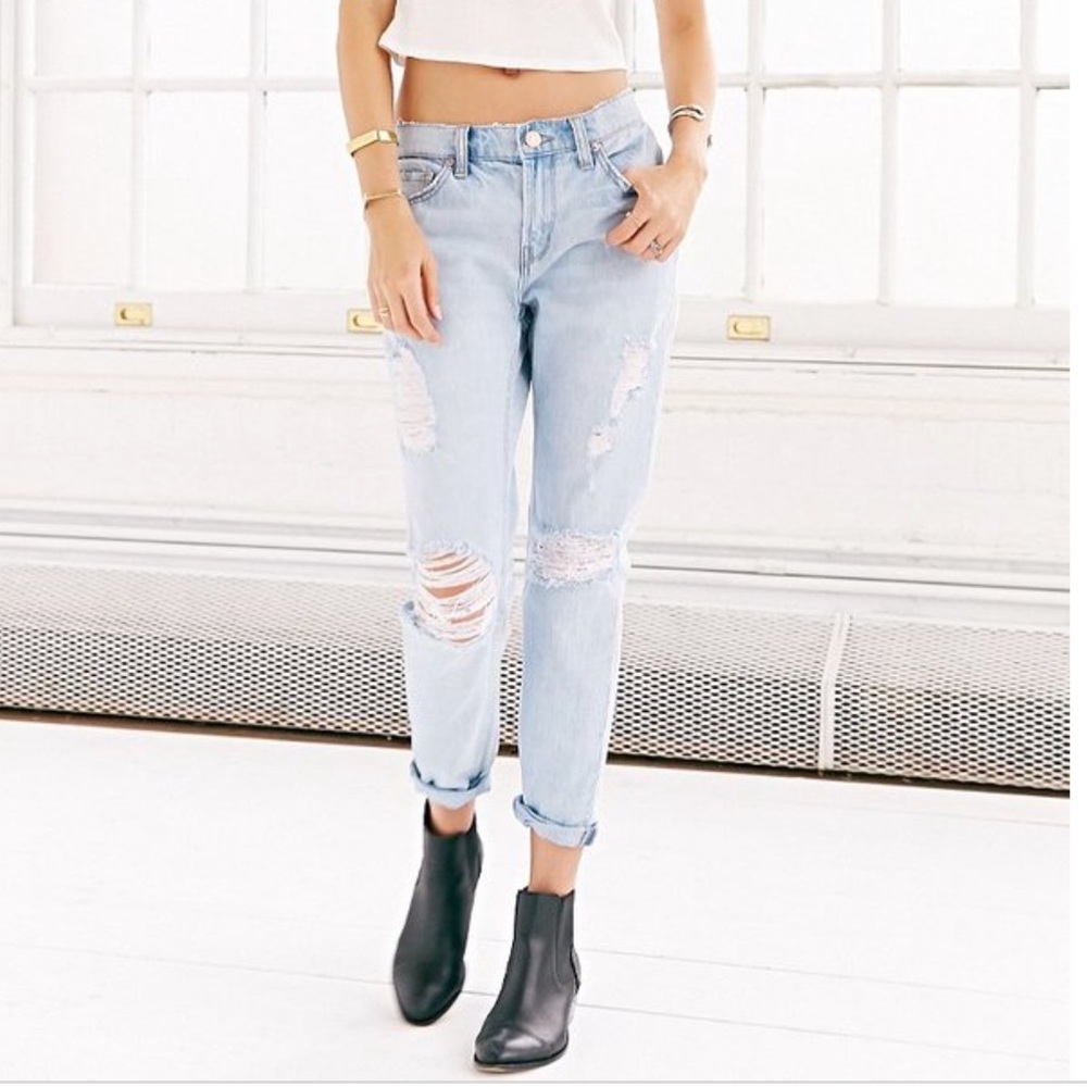 Light Washed Ripped Boyfriend Jean